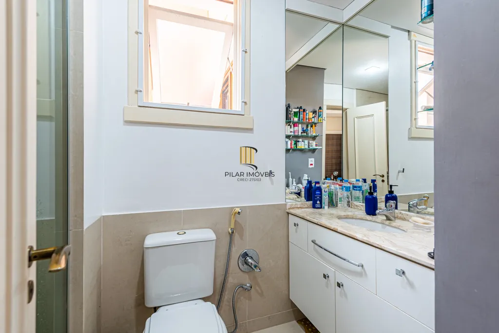 Casa de Condomínio 4 dormitórios no bairro Três Figueiras