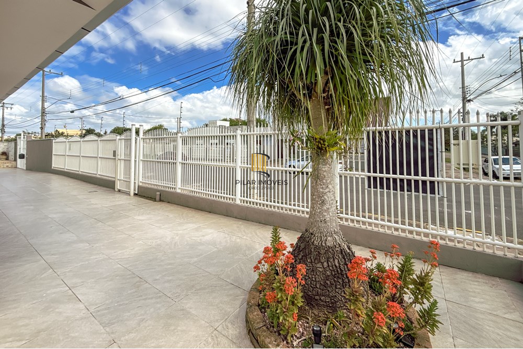 Casa 3 dormitórios no bairro Igara