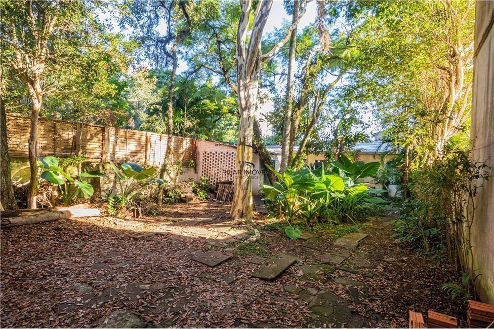Casa 5 dormitórios no bairro Petrópolis