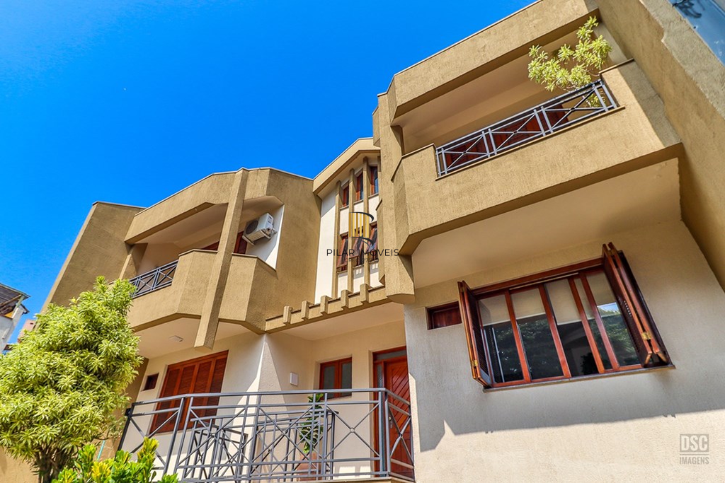 Casa 4 dormitórios no bairro Ipanema