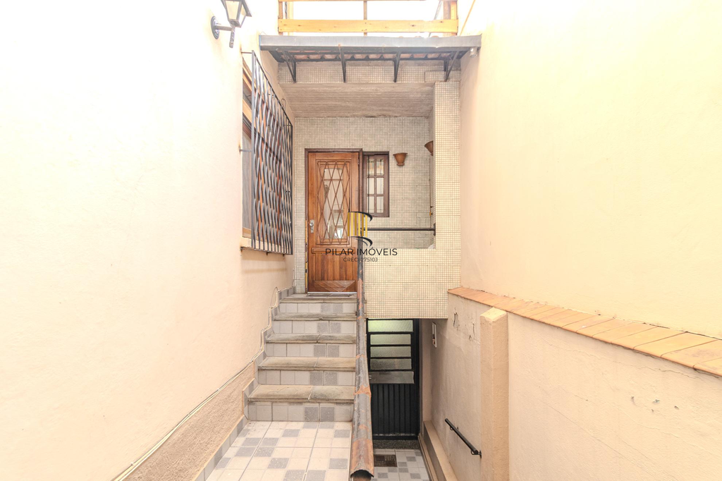 Casa 6 dormitórios no bairro Santana