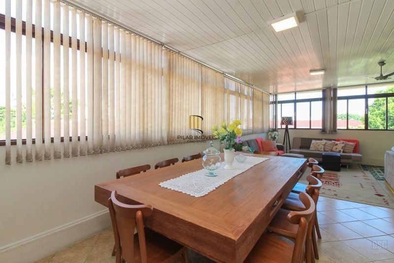 Casa 7 dormitórios no bairro Nonoai