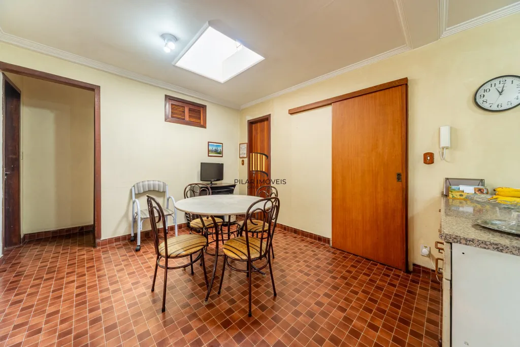 Casa 4 dormitórios no bairro Sarandi