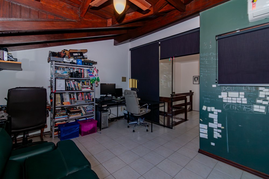 Casa 4 dormitórios no bairro Chácara das Pedras