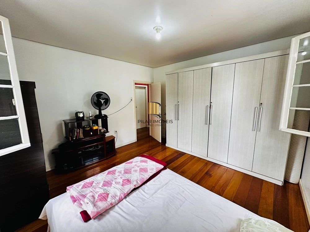 Casa 4 dormitórios no bairro Floresta