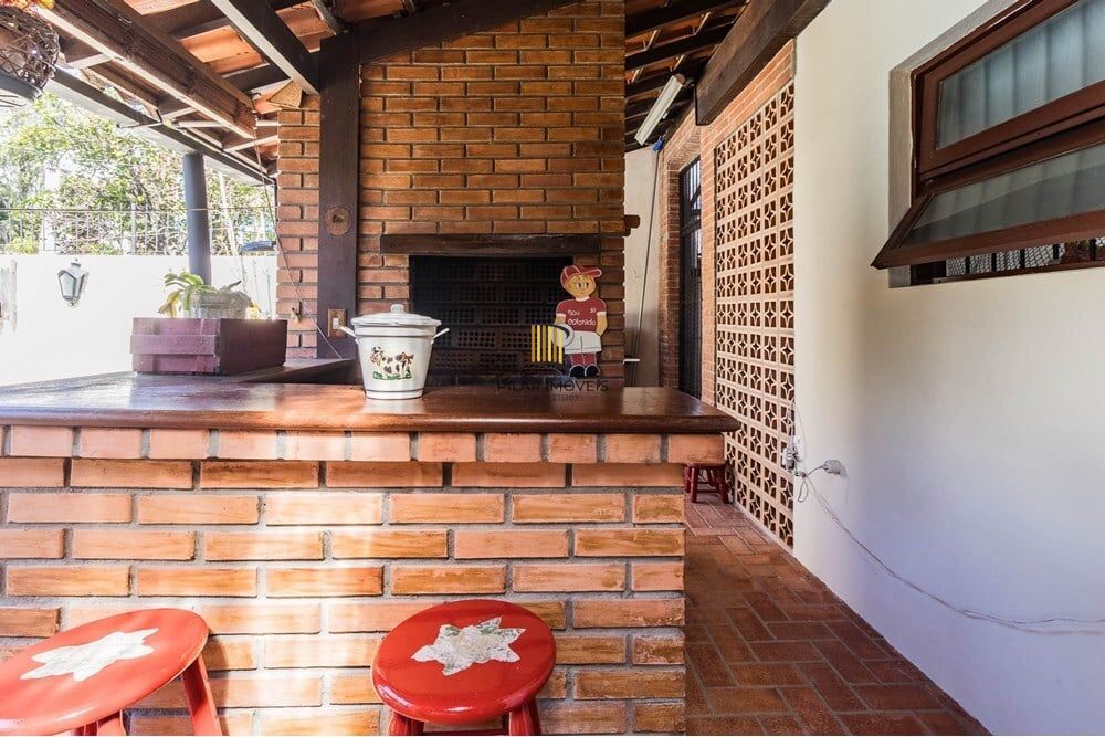 Casa 3 dormitórios no bairro Guarujá