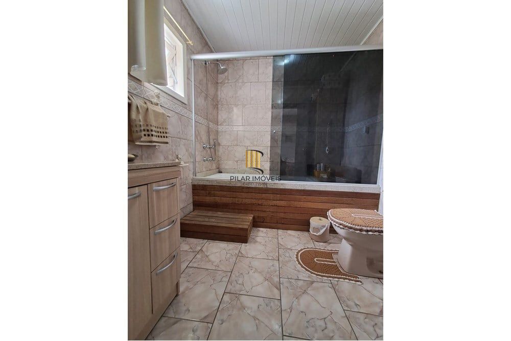 Casa 3 dormitórios no bairro Jardim Algarve