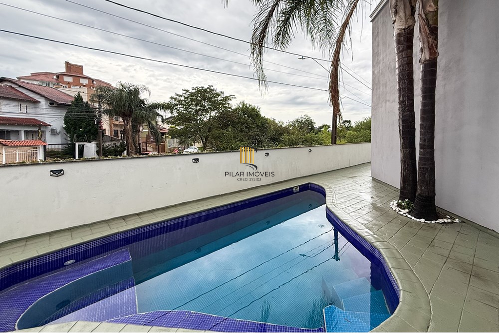 Casa 5 dormitórios no bairro Igara