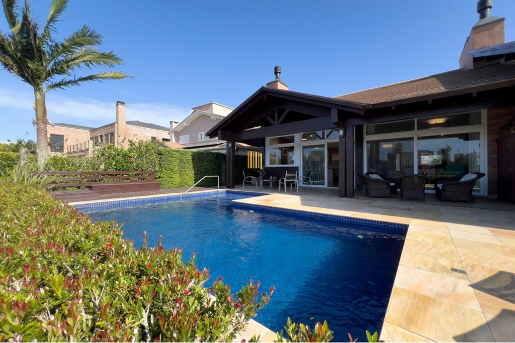 Casa de Condomínio 4 dormitórios no bairro Centro