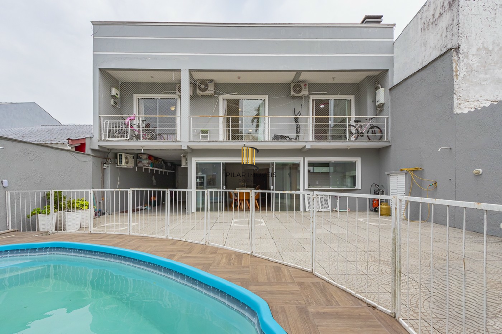 Casa 3 dormitórios no bairro Niterói