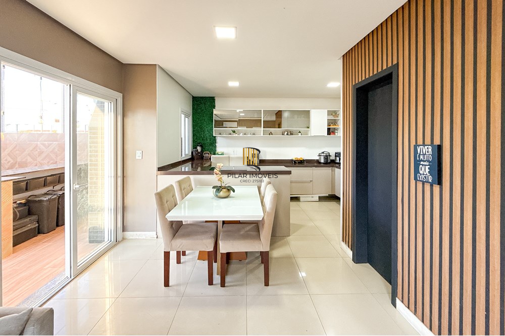 Casa 3 dormitórios no bairro Igara