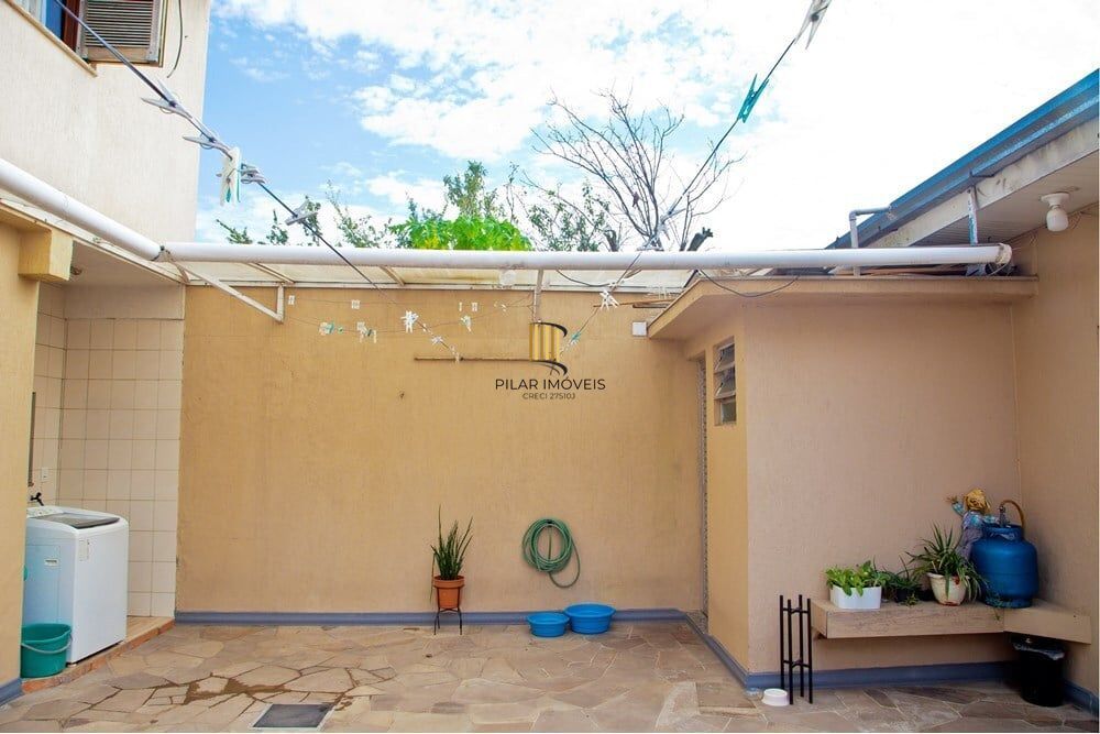 Casa 3 dormitórios no bairro Sumaré