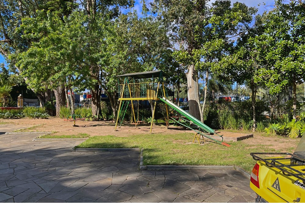 Casa de Condomínio 3 dormitórios no bairro Pedra Redonda