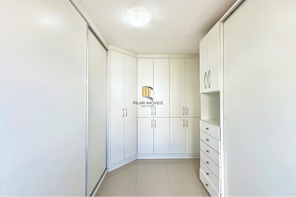 Casa 3 dormitórios no bairro Hípica