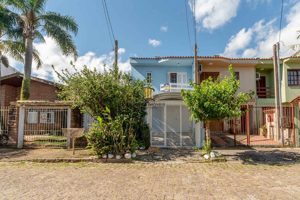 Casa 3 dormitórios no bairro Serraria
