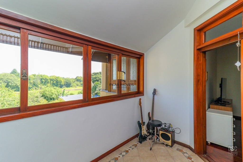 Casa 4 dormitórios no bairro Ipanema