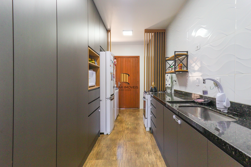 Casa 3 dormitórios no bairro Hípica