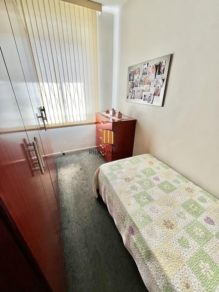 Vende-se apto térreo, com 03 dormitórios, sala com 02 ambientes