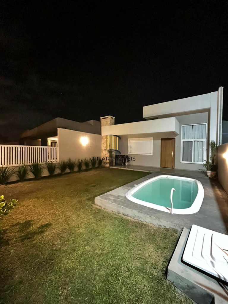 Casa 3 dormitórios no bairro Noiva do Mar