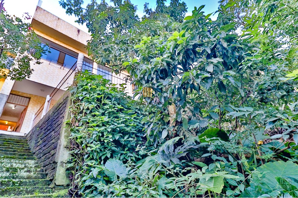 Casa 5 dormitórios no bairro Ipanema