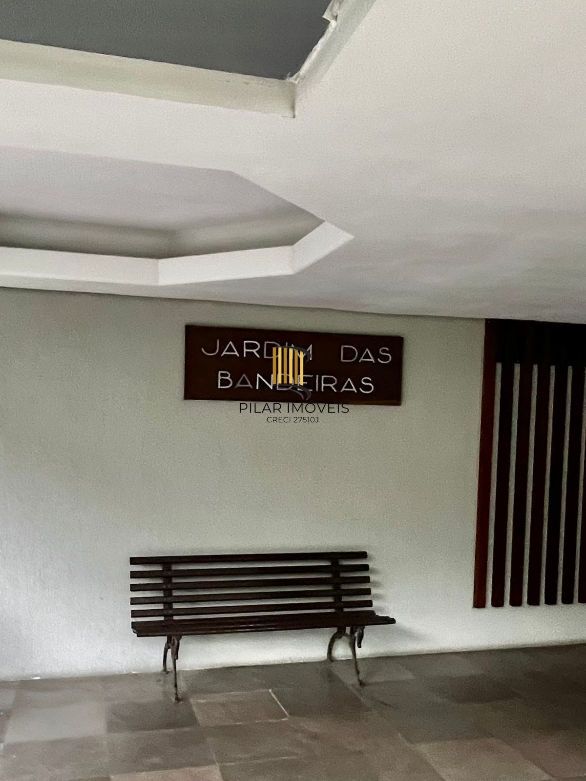 Apto de 02 dorm, banho, sala, coz, area, banho aux, dep, vaga no Cristo Redentor