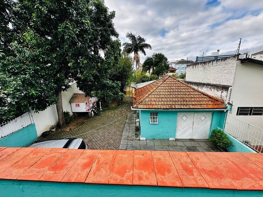Casa 4 dormitórios no bairro Floresta
