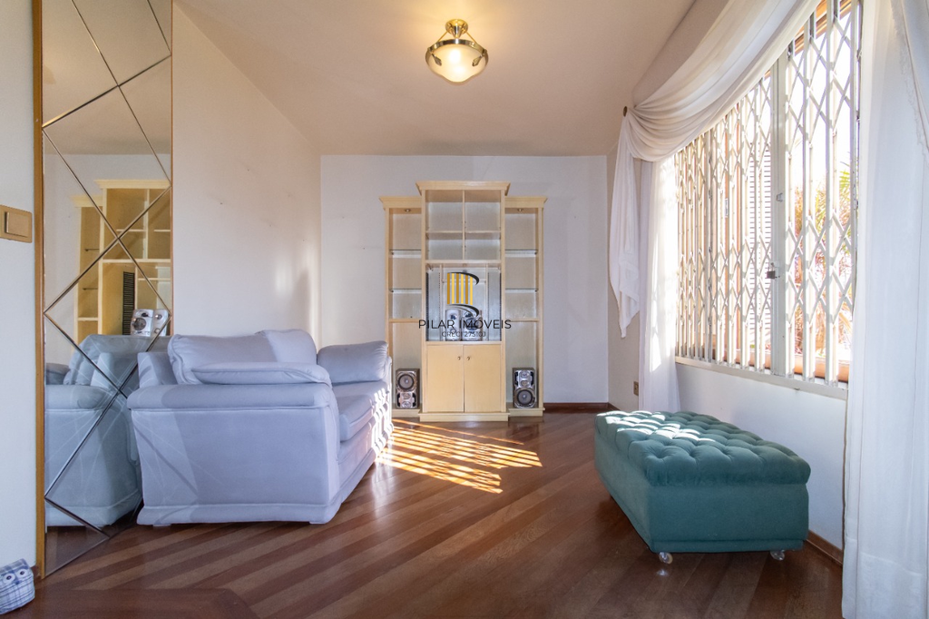Casa 5 dormitórios no bairro Partenon