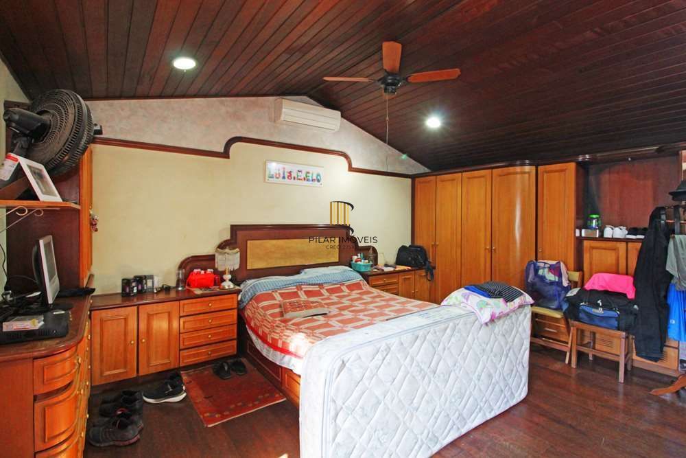 Casa 4 dormitórios no bairro Partenon