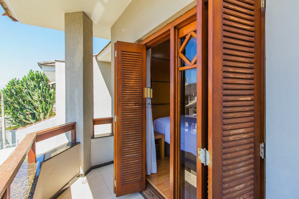 Casa 4 dormitórios no bairro Moinhos de Vento