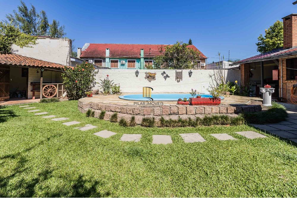 Casa 3 dormitórios no bairro Guarujá