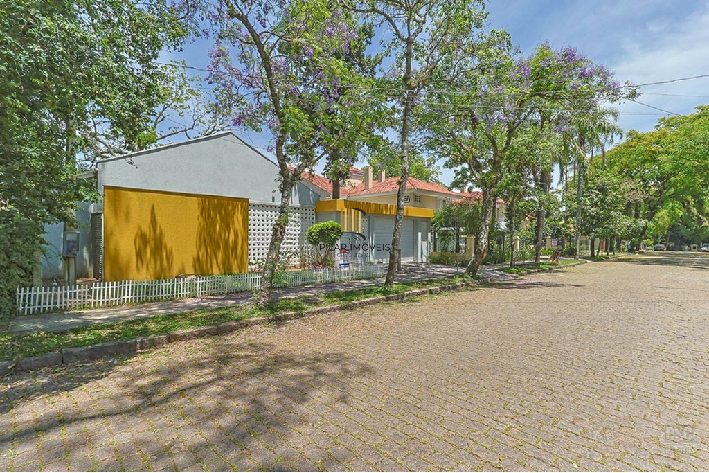 Casa 5 dormitórios no bairro Ipanema