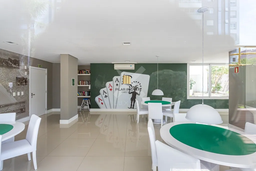 Apartamento 4 dormitórios no bairro Menino Deus