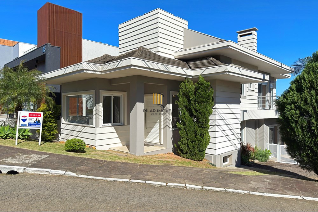 Casa 3 dormitórios no bairro Hípica