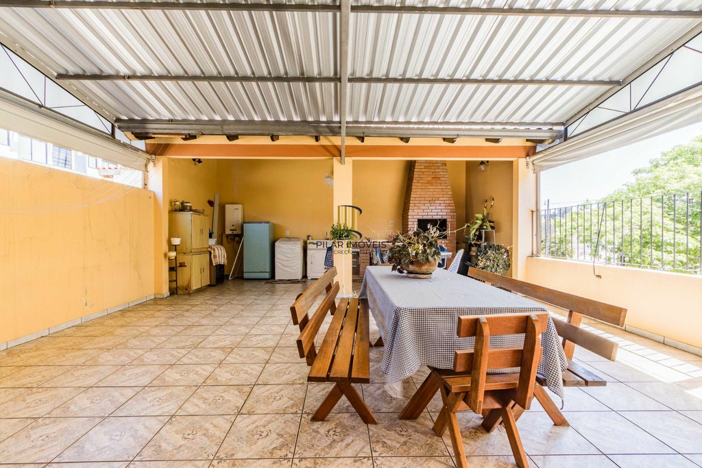 Casa 3 dormitórios no bairro Tristeza