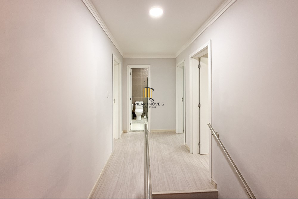 Casa 5 dormitórios no bairro Igara