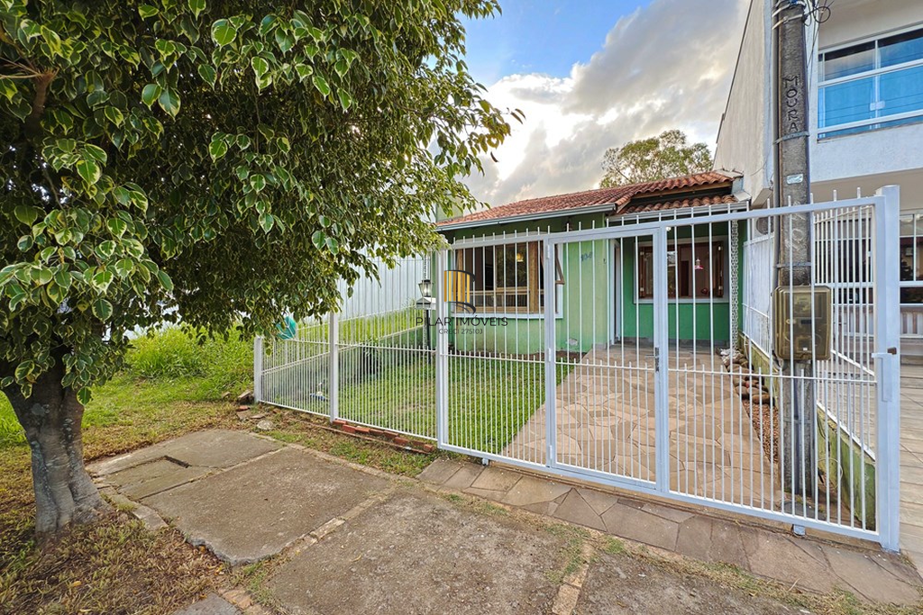 Casa 2 dormitórios no bairro Hípica