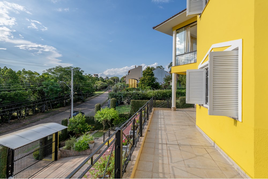 Casa 4 dormitórios no bairro Ipanema