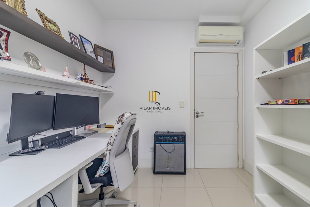 Casa de Condomínio 4 dormitórios no bairro Tristeza