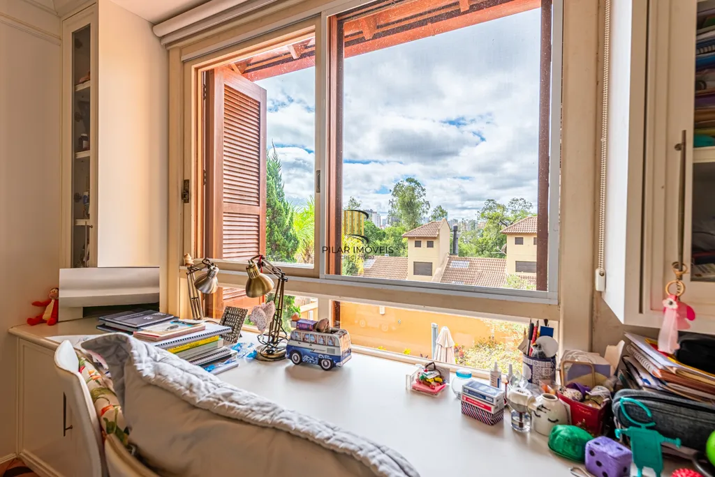 Casa de Condomínio 4 dormitórios no bairro Três Figueiras