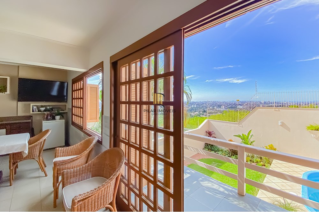 Casa 4 dormitórios no bairro Teresópolis