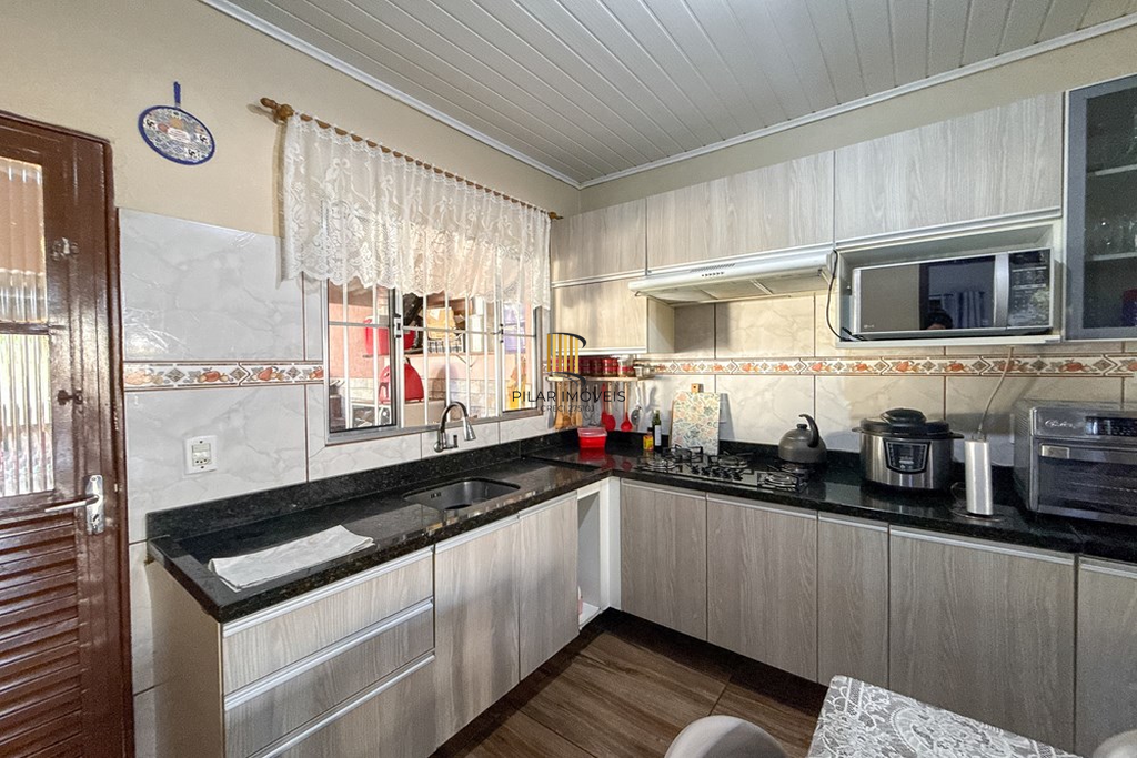 Casa 3 dormitórios no bairro Igara