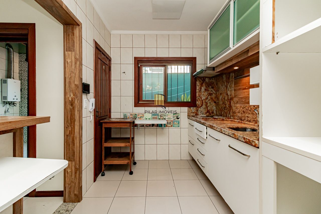 Oportunidade em Ipanema: Casa em Condomínio Fechado com Suíte Master, Hidromassagem e Alto Padrão