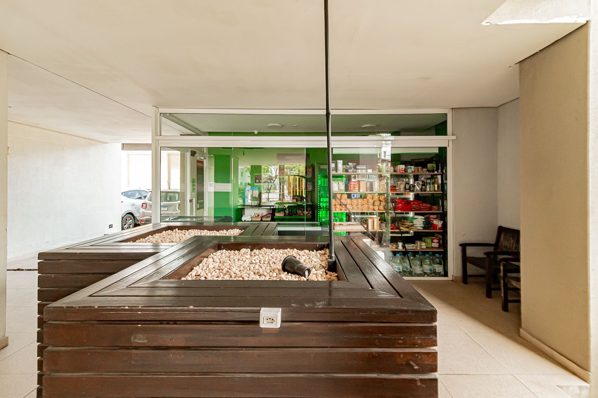 Apartamento 3 dormitórios, 2 banheiros, 1 vaga coberta e piscinas B. São Geraldo