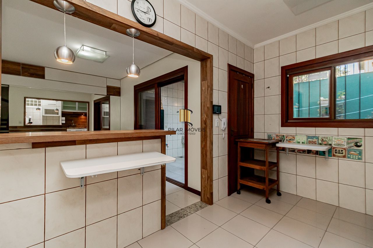 Oportunidade em Ipanema: Casa em Condomínio Fechado com Suíte Master, Hidromassagem e Alto Padrão