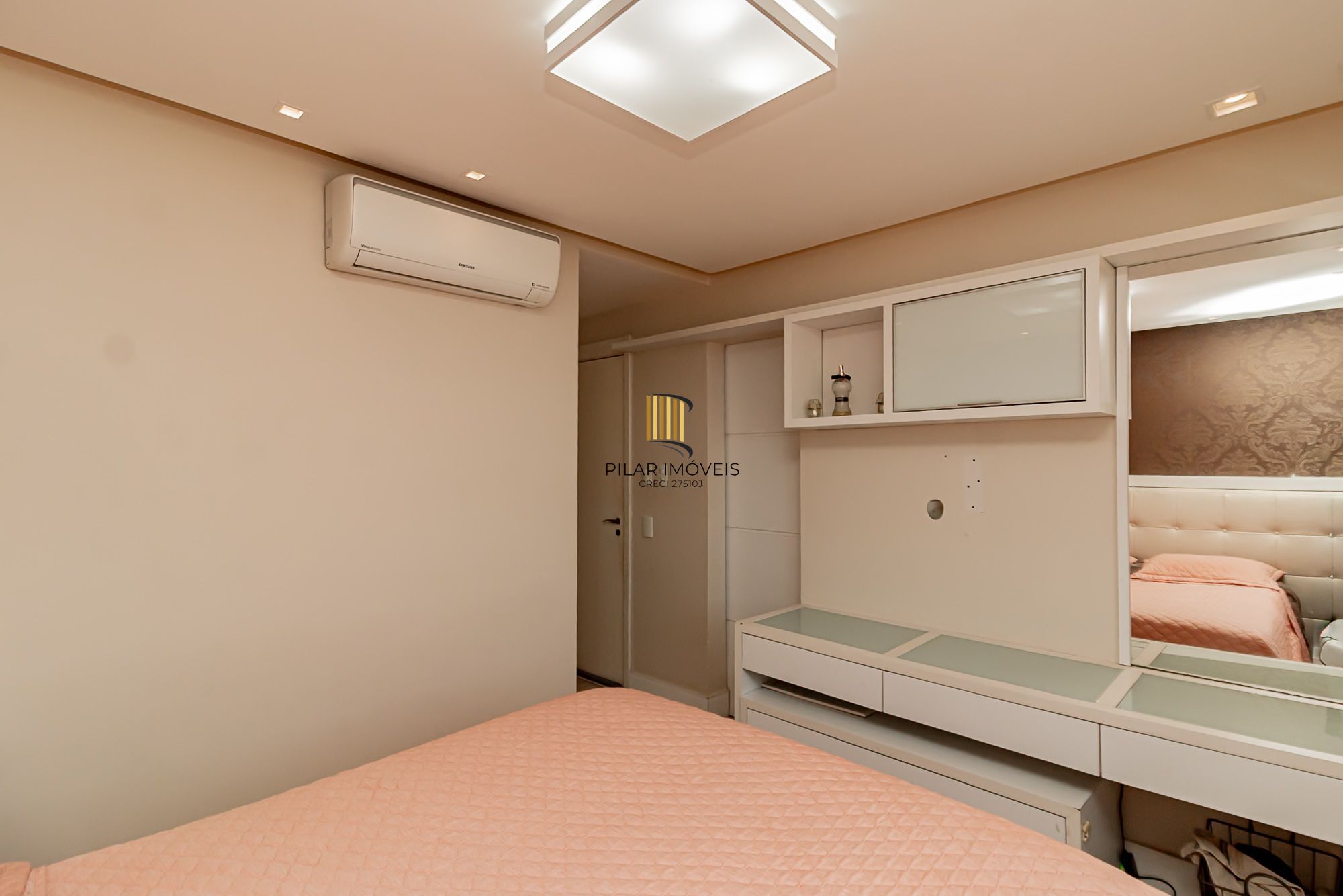 Apartamento 3 dormitórios, 2 banheiros, 1 vaga coberta e piscinas B. São Geraldo