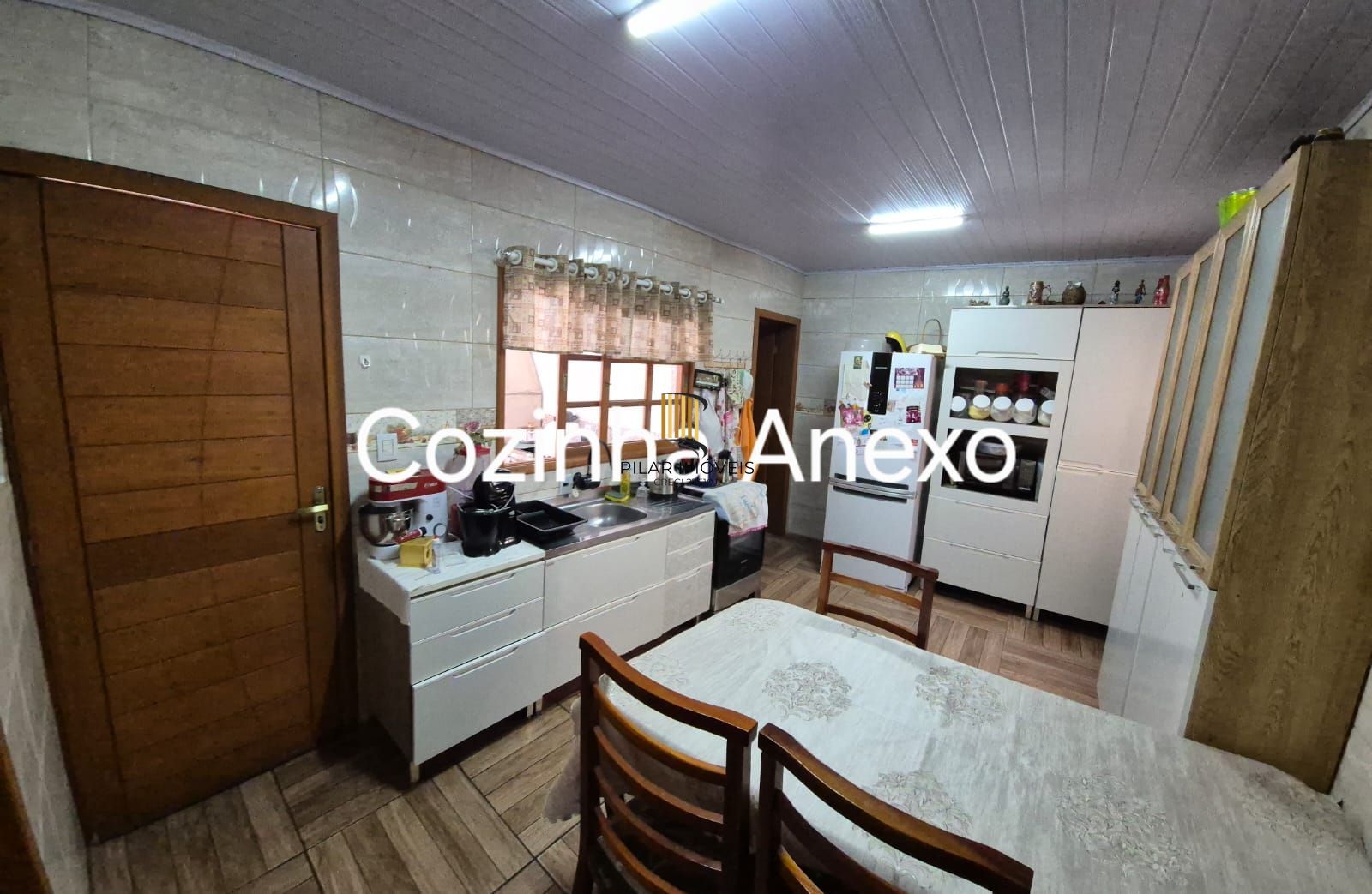 Casa 5 dorm. (2 s.) e anexo, 159 M², churrasqueiras, Piscina em Cachoeirinha.