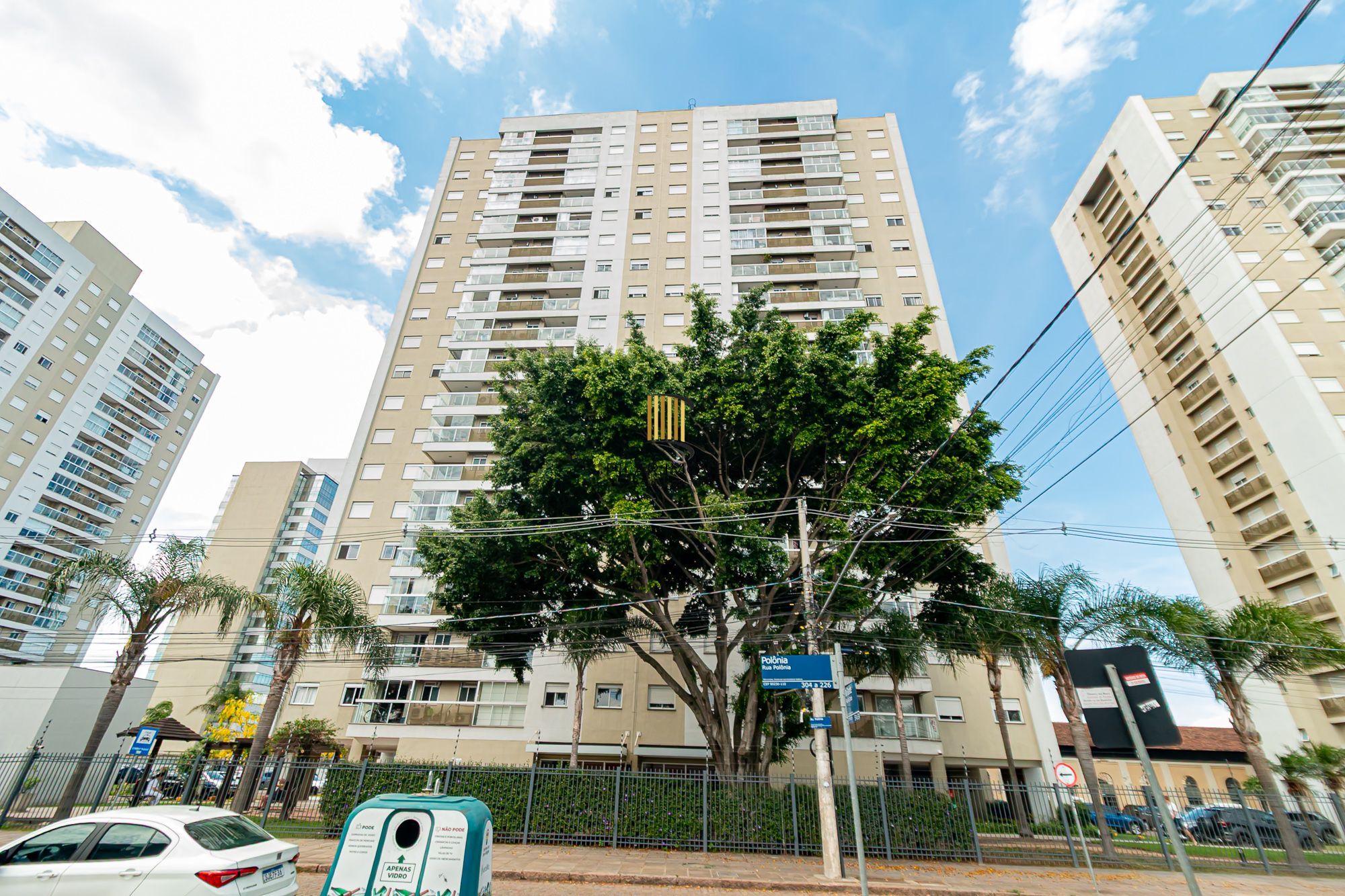 Apartamento 3 dormitórios, 2 banheiros, 1 vaga coberta e piscinas B. São Geraldo
