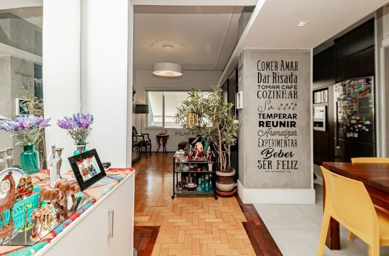 🏡 Apartamento Reformado e Decorado na Cristóvão Colombo — Vista Espetacular para o Pôr do Sol do Guaíba 🌅