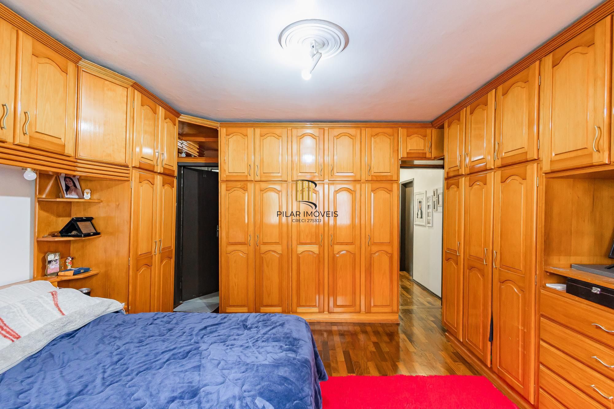 Casa 5 dormitórios no bairro Parque Santa Fé