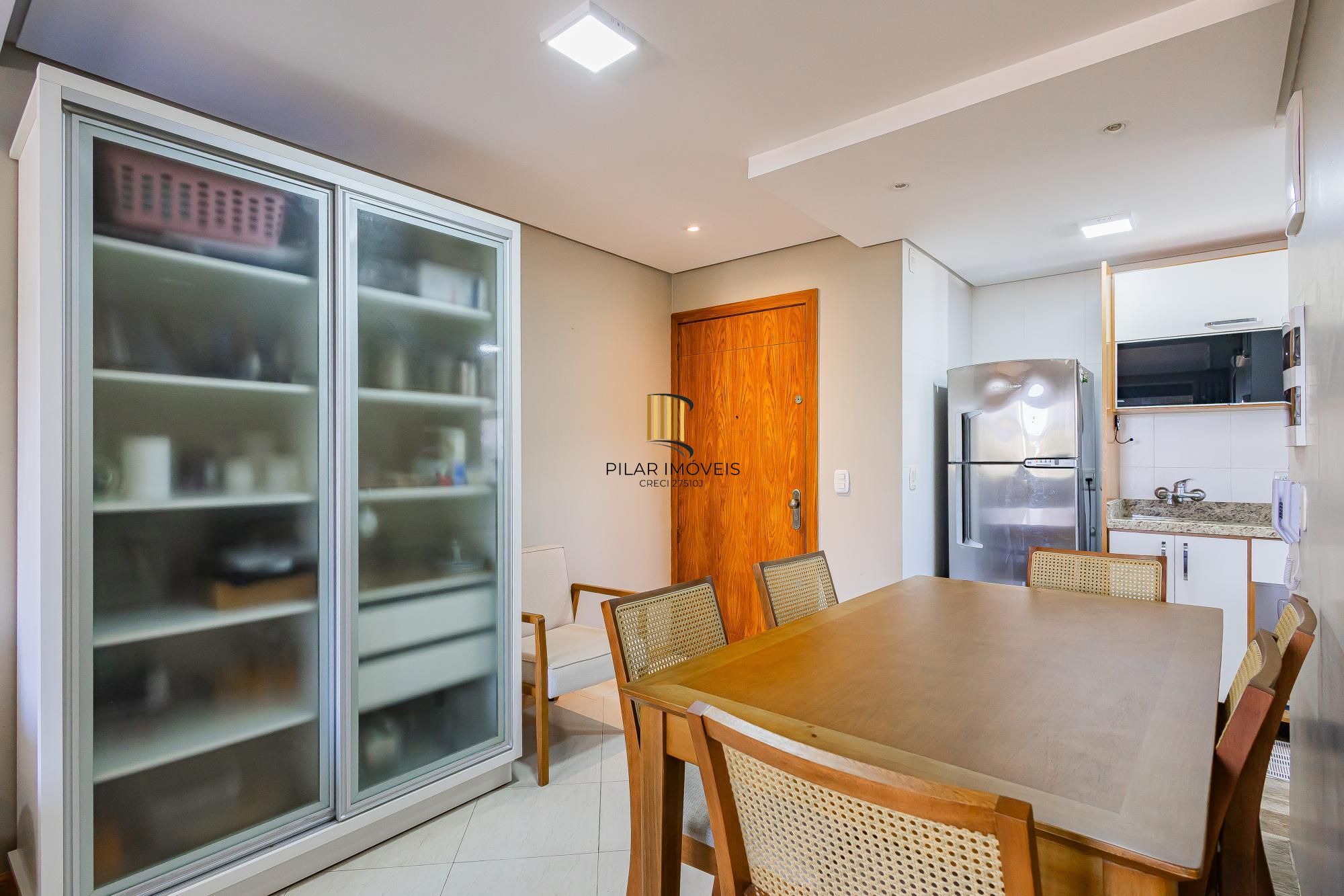 Apartamento lindo, 2 dormitórios, 2 vagas de garagem e ELEVADOR B. Jardim Botánico